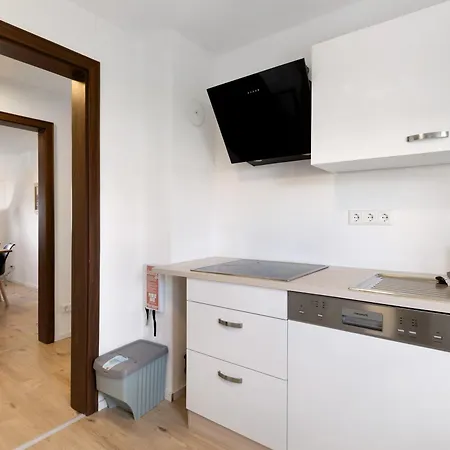 Airbnbali アパート バーリンゲン